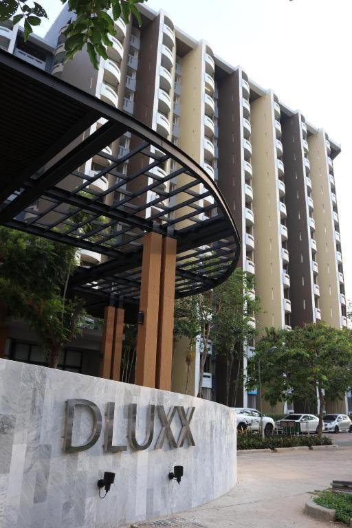 Готель Dluxx Thammasat Патхумтхані Екстер'єр фото